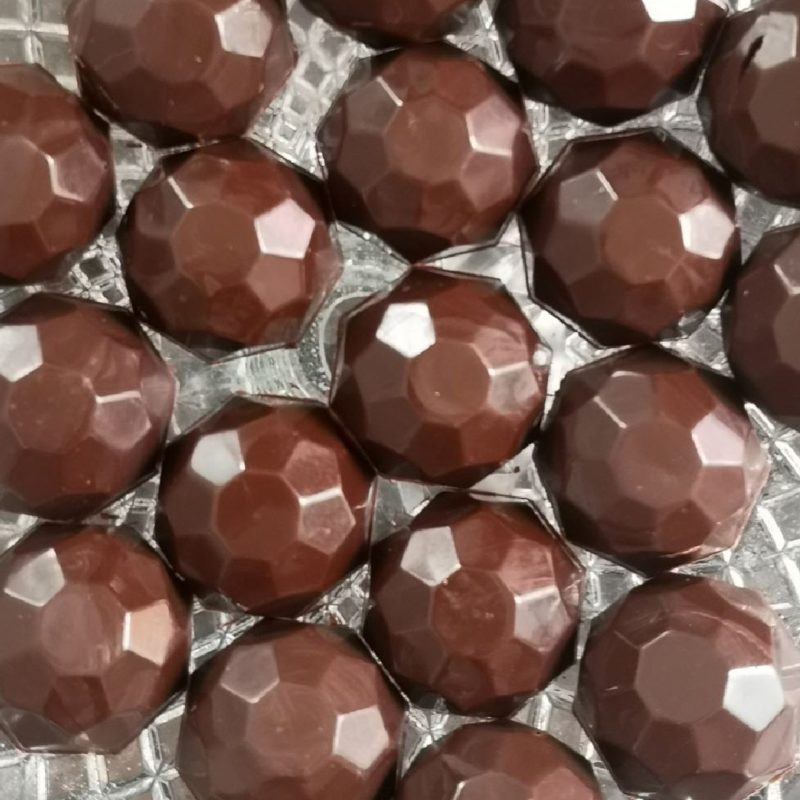 bonbon chocolat noir praline
